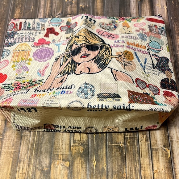 5for$10 Taylor Swift Music Albums Book Cosmetic Makeup Bag Travel Bag NWT - Picture 4 of 5
